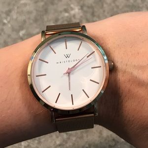 Rose gold women’s oversized watch